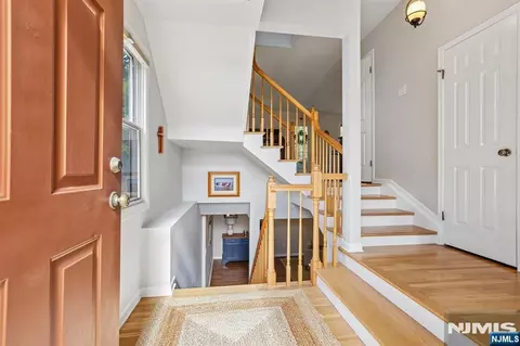 Entry Way - 22 Dowitcher Ct, Wayne, NJ 07470 photo 2 of 2