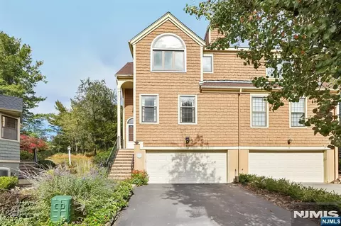 Exterior - 22 Dowitcher Ct, Wayne, NJ 07470 photo 5 of 5
