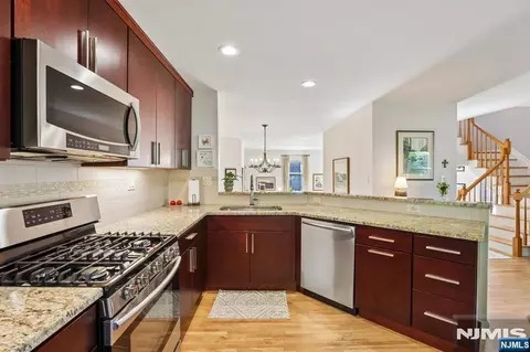 Kitchen - 22 Dowitcher Ct, Wayne, NJ 07470 photo 3 of 3