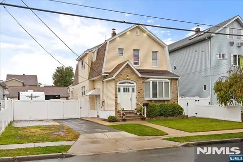 512 3rd Ave, Lyndhurst, NJ 07071