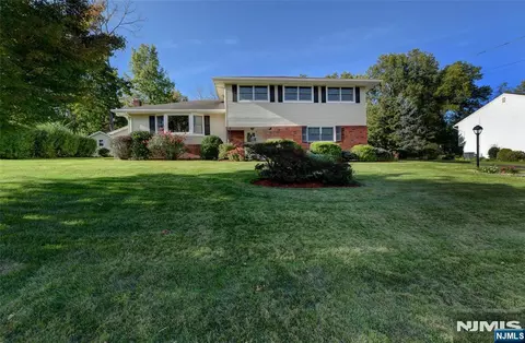 20 Rockaway Pl, Par-troy Hills Twp, NJ 07054