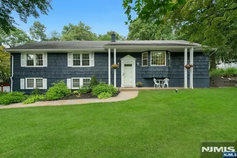 561 Bernita Dr, River Vale, NJ 07675
