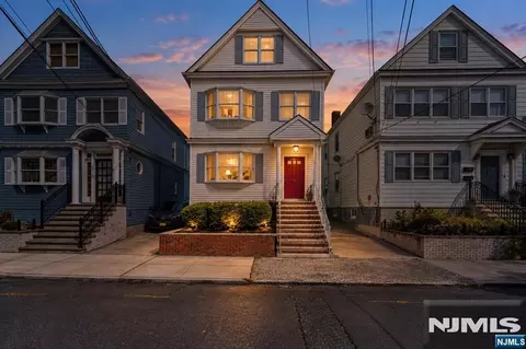 163 8th St, Bayonne, NJ 07002