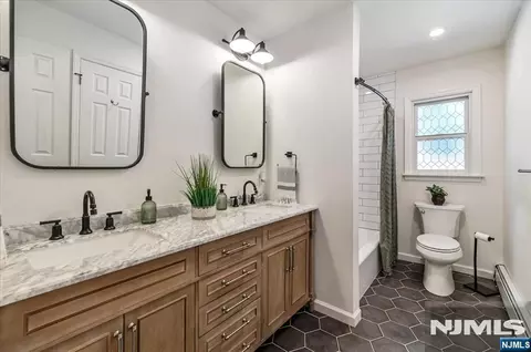 Bath - 52 Crescent Rd, Wanaque, NJ 07465 photo 2 of 4