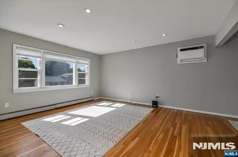 Living - 52 Crescent Rd, Wanaque, NJ 07465 photo 2 of 5