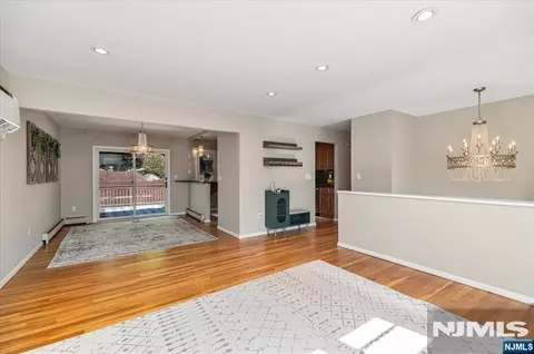 Living - 52 Crescent Rd, Wanaque, NJ 07465 photo 3 of 5