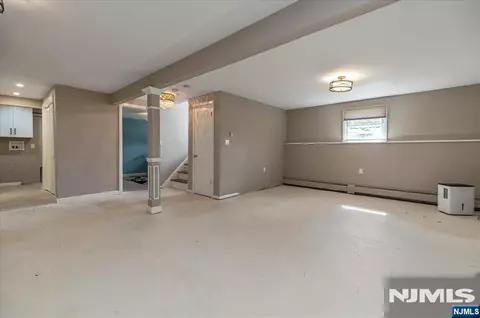 Living - 52 Crescent Rd, Wanaque, NJ 07465 photo 4 of 5