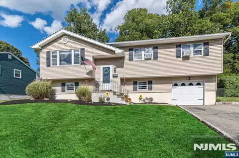 Exterior - 52 Crescent Rd, Wanaque, NJ 07465 photo 2 of 5