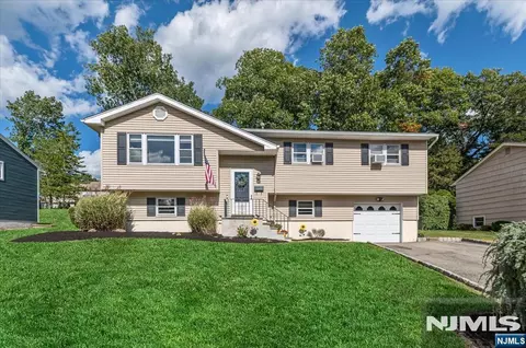 52 Crescent Rd, Wanaque, NJ 07465