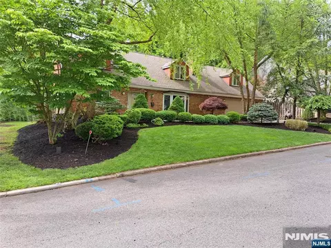 21 Hopkins St, Hillsdale, NJ 07642