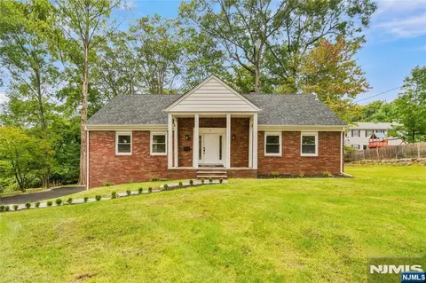 71 Montvale Ave, Montvale, NJ 07645