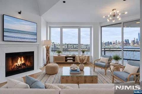 600 Harbor Blvd #1019, Weehawken, NJ 07086