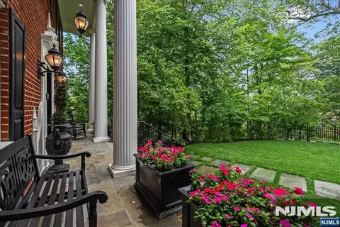 294 Oakwood Rd, Englewood, NJ 07631