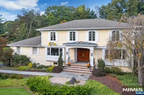 23 Ranch Rd, Saddle River, NJ 07458