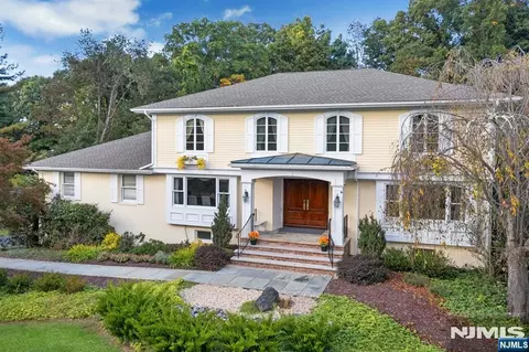 23 Ranch Rd, Saddle River, NJ 07458