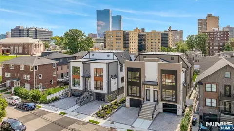 302 Coolidge Ave, Fort Lee, NJ 07024