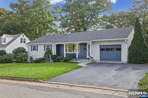 14 Condit St, Newton, NJ 07860