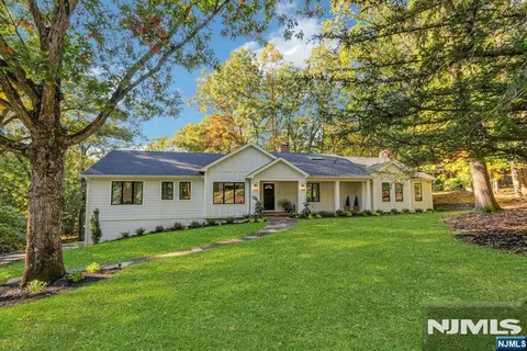 888 Briarwoods Rd, Franklin Lakes, NJ 07417