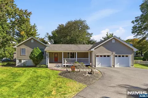 8 N 1st St, Park Ridge, NJ 07656