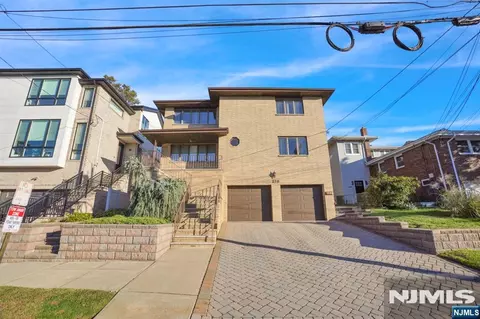 258 9th St, Palisades Park, NJ 07650