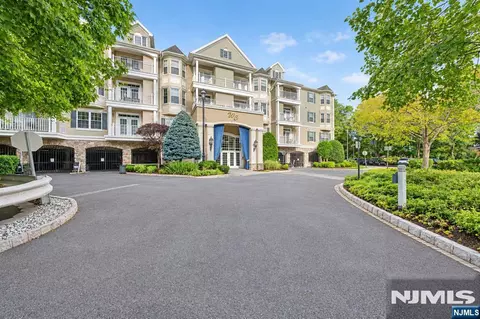175 Rochelle Ave #218, Rochelle Park, NJ 07662