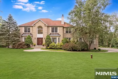 15 Dana Dr, Lafayette, NJ 07848