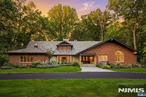 17 Deerhill Dr, Ho Ho Kus, NJ 07423