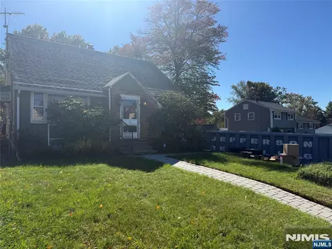 54 Highland Ave, Bergenfield, NJ 07621