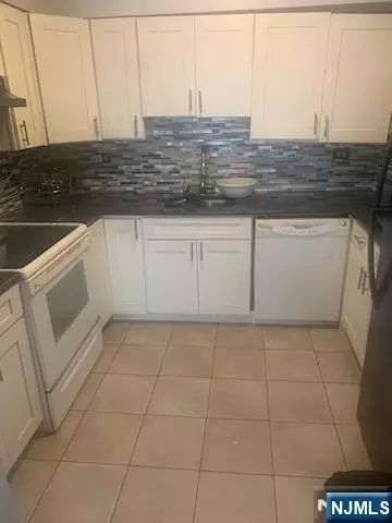 784 6th St #776, Newark, NJ 07107