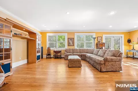 Living - 76 Summit, Hackensack, NJ 07601 photo 6 of 7