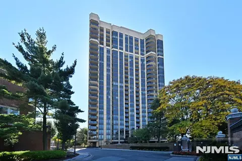 900 Palisade Ave #2306, Fort Lee, NJ 07024