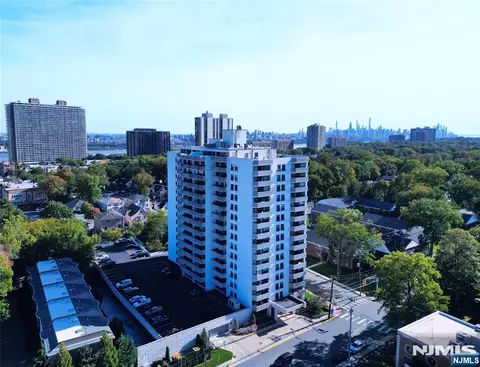 1600 Center Ave #3D, Fort Lee, NJ 07024