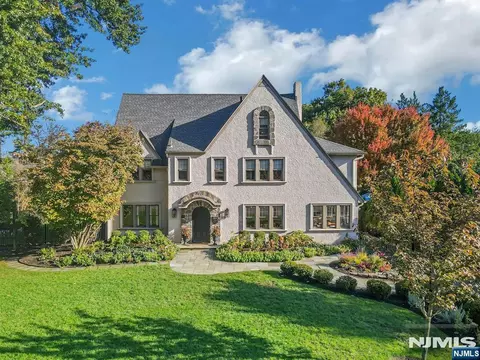 329 Cantrell Rd, Ridgewood, NJ 07450