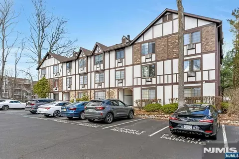 1419 Faulkner Ct, Mahwah, NJ 07430
