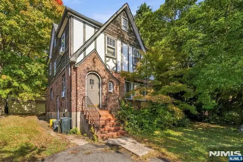 19 Bayview Ave, Englewood Cliffs, NJ 07632