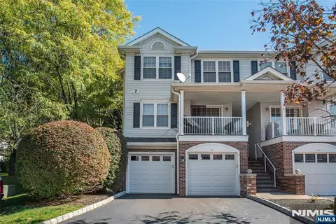 702 Buckland Ct, Denville, NJ 07834