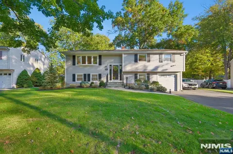 12 Knollwood Dr, Livingston, NJ 07039