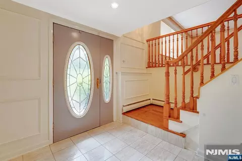 Entry Way - 32 Clinton Ln, Wayne, NJ 07470 photo 1 of 2