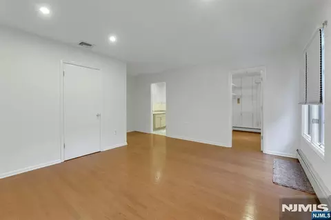 Living - 32 Clinton Ln, Wayne, NJ 07470 photo 3 of 3