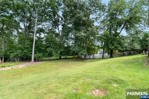 Exterior - 32 Clinton Ln, Wayne, NJ 07470 photo 9 of 12