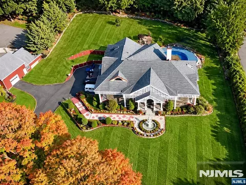 710 Totowa Rd, Totowa, NJ 07512