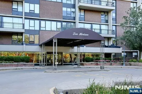 2 Horizon Rd #812, Fort Lee, NJ 07024