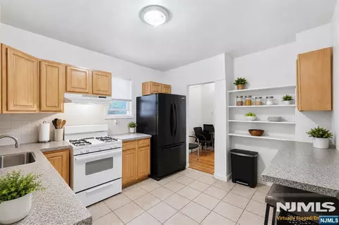 17 Highland Ter, Irvington, NJ 07111