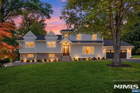 51 Brookside Ter, North Caldwell, NJ 07006