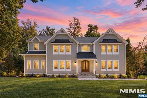 38 Brookside Ter, North Caldwell, NJ 07006