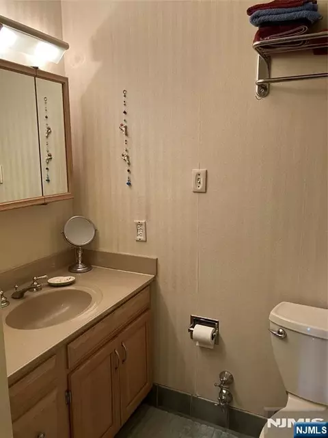Bath - 280 Prospect Ave #11H, Hackensack, NJ 07601 photo 1 of 2