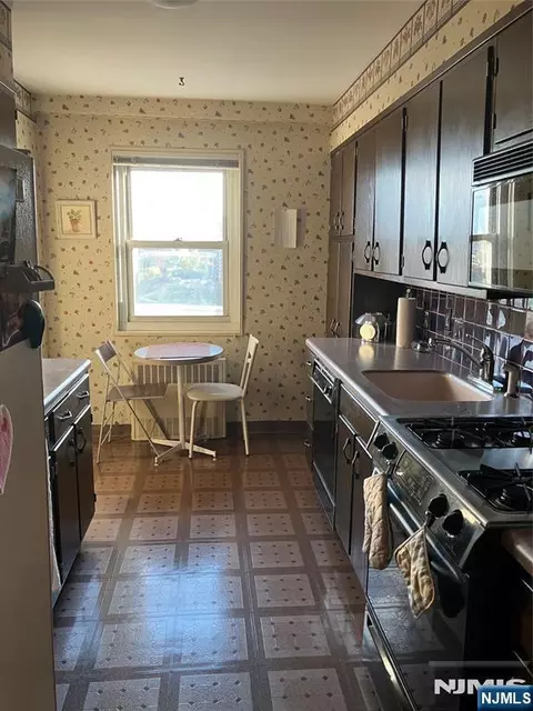 Kitchen - 280 Prospect Ave #11H, Hackensack, NJ 07601 photo 1 of 4