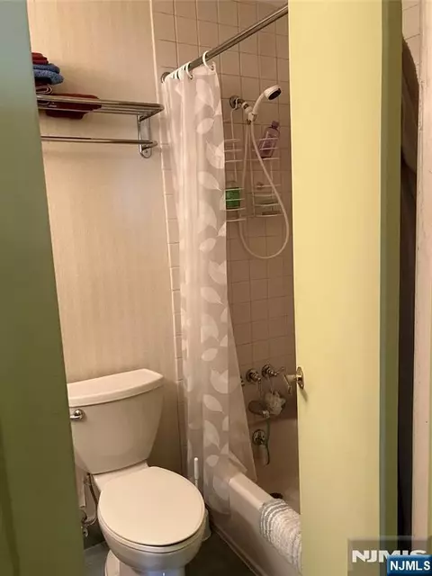 Bath - 280 Prospect Ave #11H, Hackensack, NJ 07601 photo 2 of 2