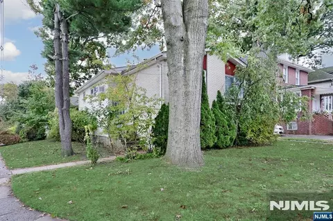 1038 Kingsland Ln, Fort Lee, NJ 07024