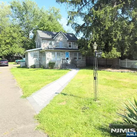 704 Franklin Tpke, Allendale, NJ 07401